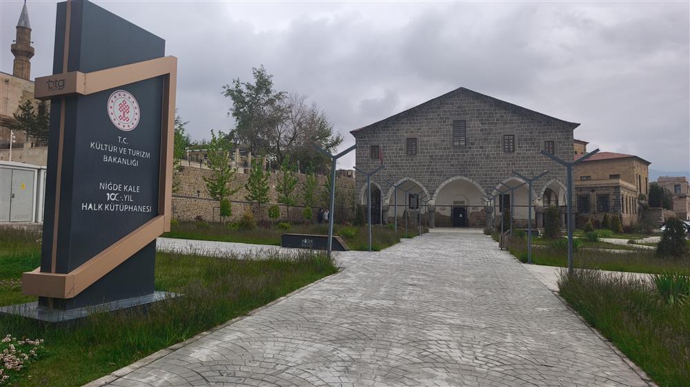 100. Yıl Kale Kütüphanesi.jpg